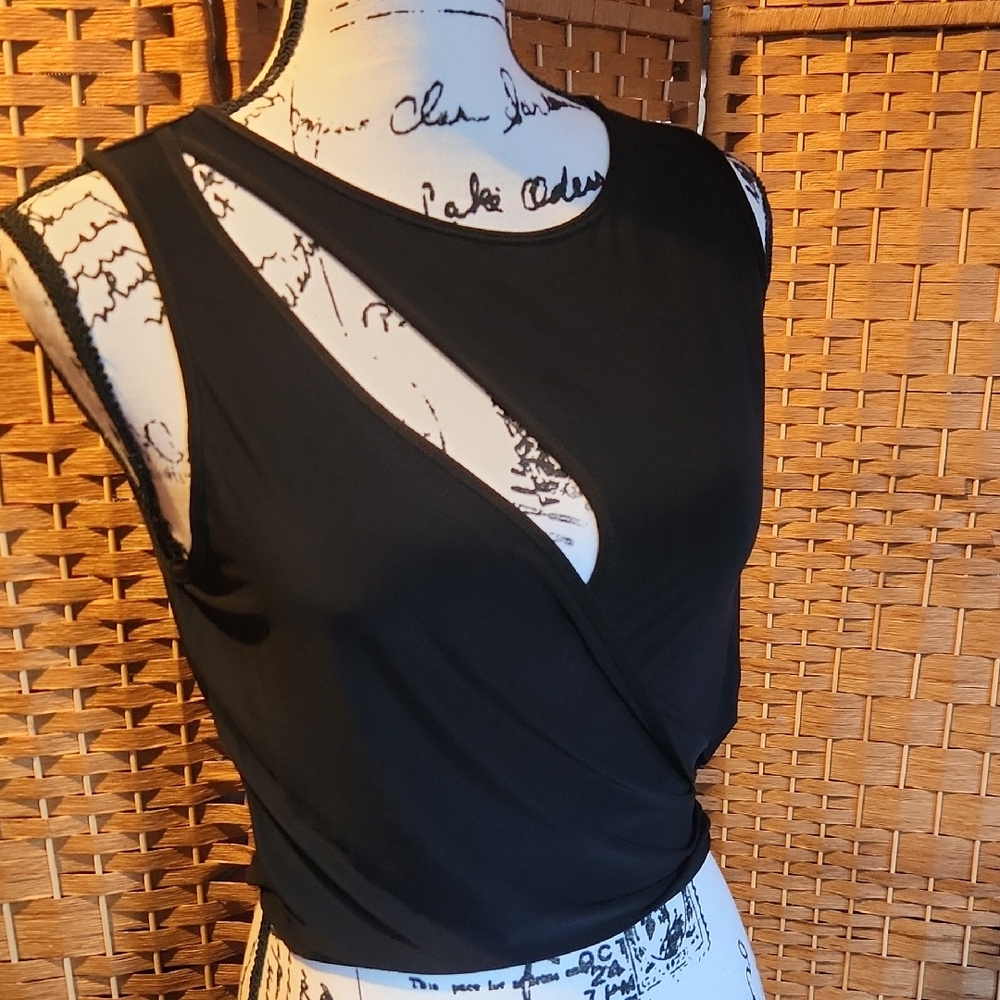 Forever 21, Black Crop Top, Peek A Boo Detail, Sleeveless Tie-up Summer Top